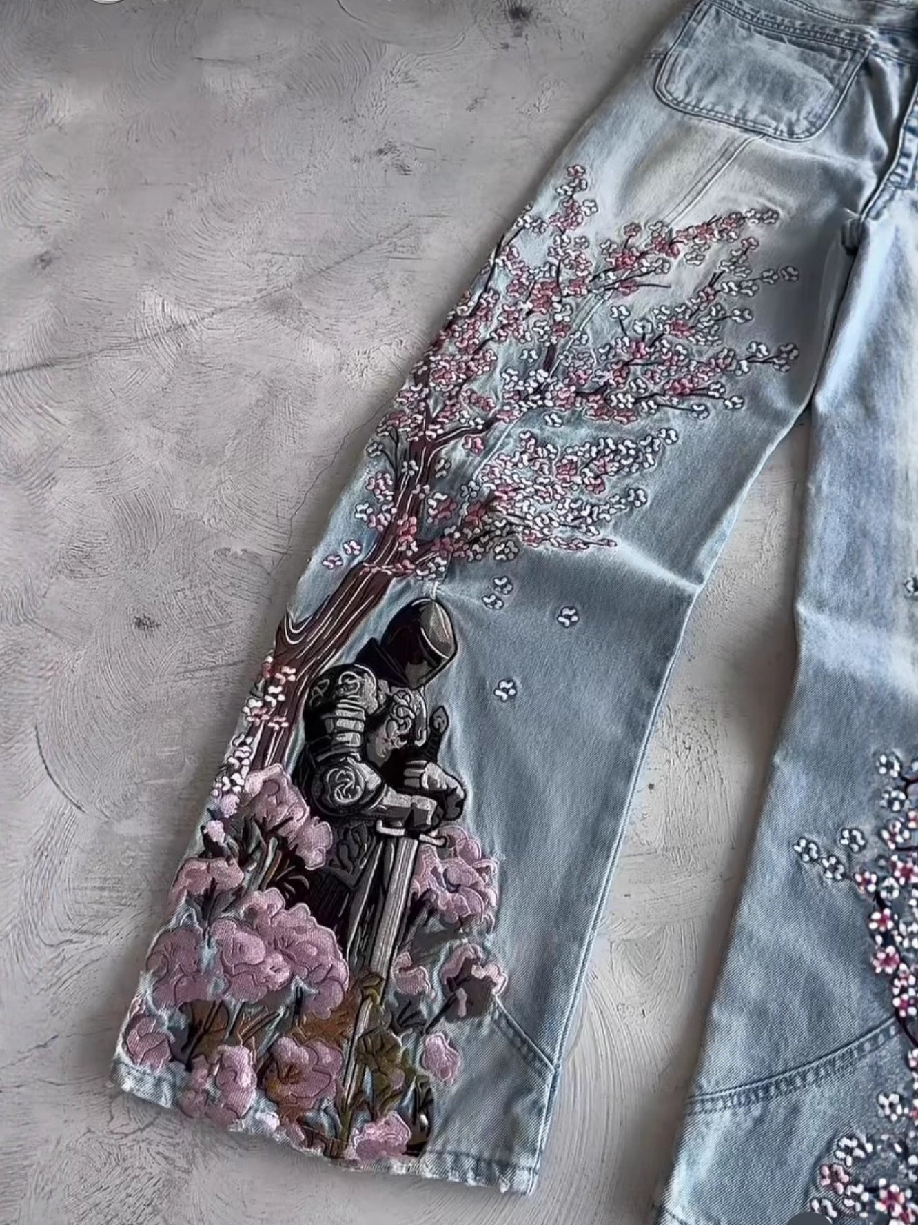 Floral Embroidery Wide-Leg Jeans